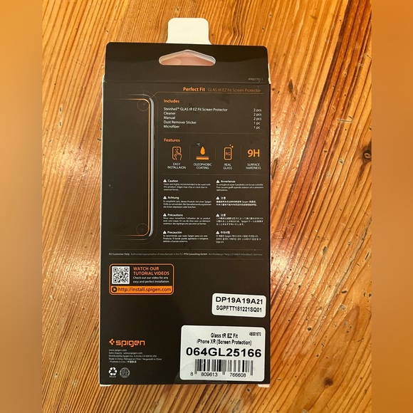 Spigen Premium Tempered Glass Screen Protector - Picture 2 of 3